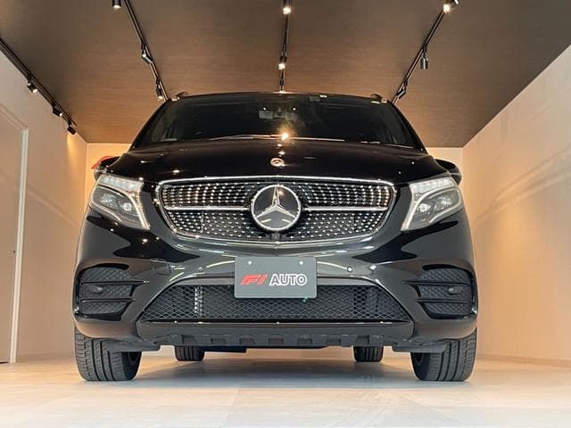 Mercedes-Benz V220d Avantgarde Extra Long AMG Line Package Goo-net stock photo 10