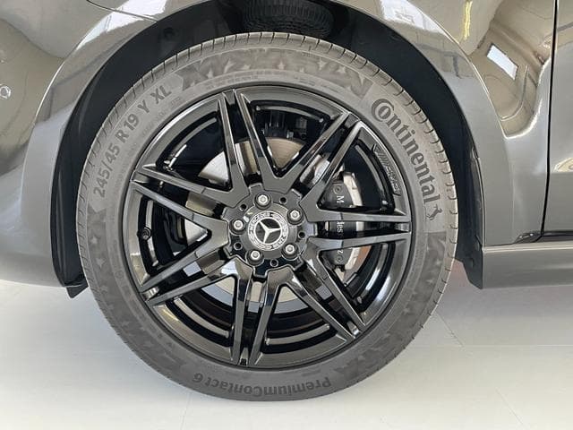 Mercedes-Benz V220d Avantgarde Extra Long AMG Line Package Goo-net stock photo 19