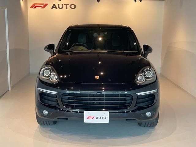 Porsche Cayenne Platinum Edition Goo-net stock photo 11