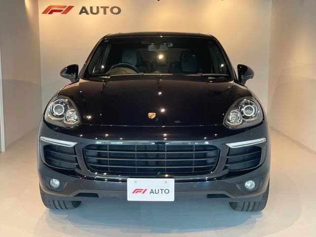 Porsche Cayenne Platinum Edition Goo-net stock photo 12
