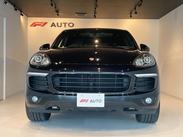 Porsche Cayenne Platinum Edition Goo-net stock photo 13