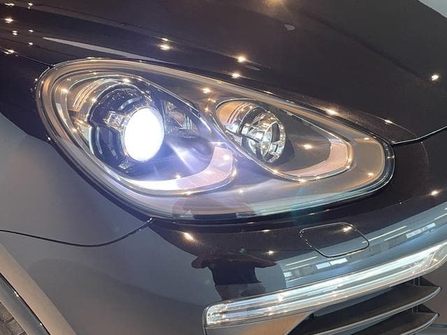 Porsche Cayenne Platinum Edition Goo-net stock photo 15