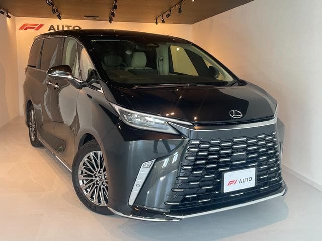 LEXUS LM500h Version L 4WD Goo-net stock photo 12