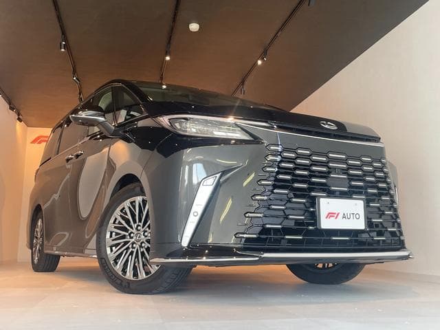 LEXUS LM500h Version L 4WD Goo-net stock photo 15
