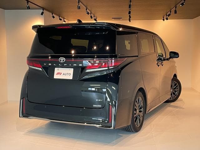 Toyota Vellfire Hybrid Z Premier Goo-net stock photo 04