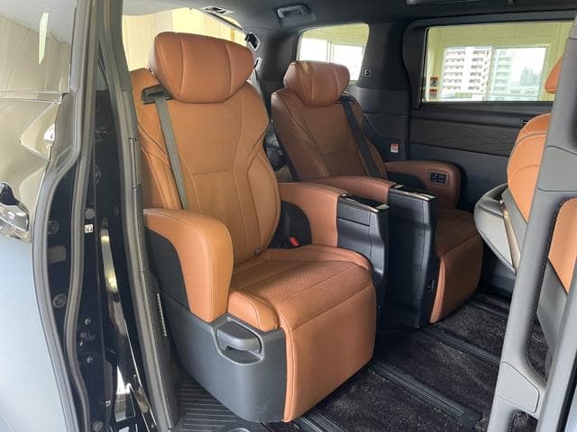 Toyota Vellfire Hybrid Z Premier Goo-net stock photo 06