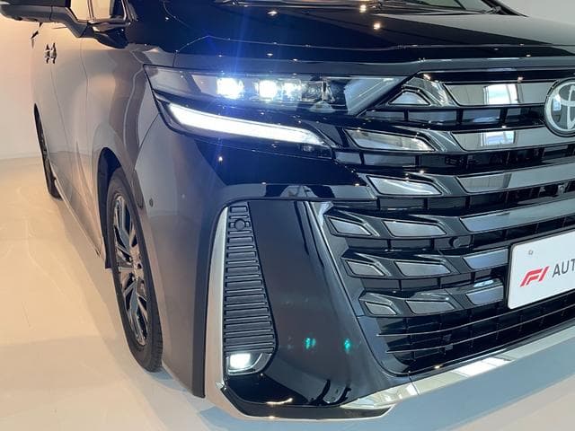 Toyota Vellfire Hybrid Z Premier Goo-net stock photo 18