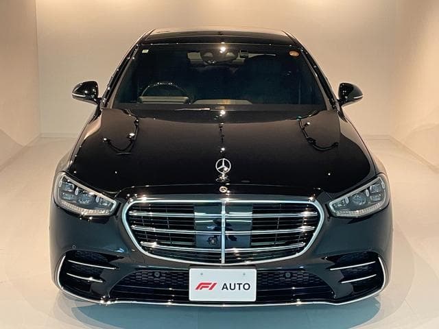Mercedes-Benz S400d 4MATIC AMG Line Goo-net stock photo 10