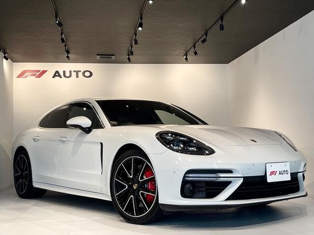 Porsche Panamera Turbo Goo-net stock photo 11