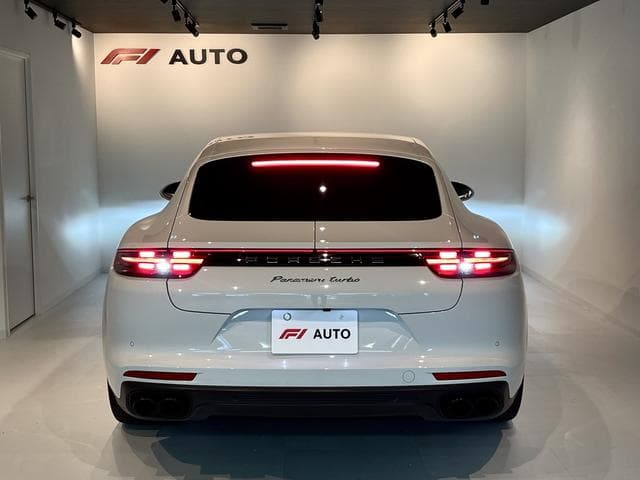 Porsche Panamera Turbo Goo-net stock photo 19