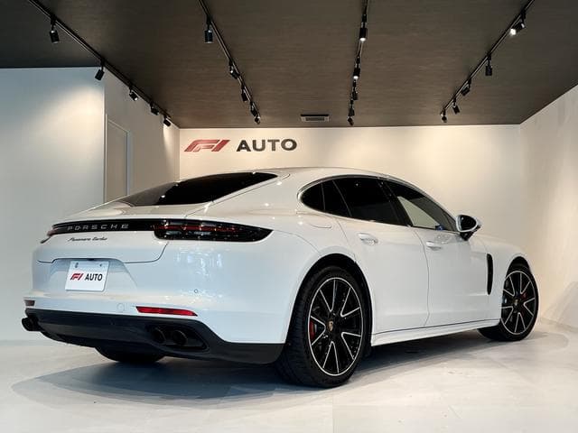 Porsche Panamera Turbo Goo-net stock photo 24