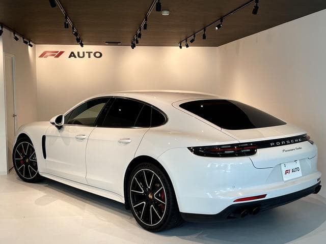 Porsche Panamera Turbo Goo-net stock photo 25