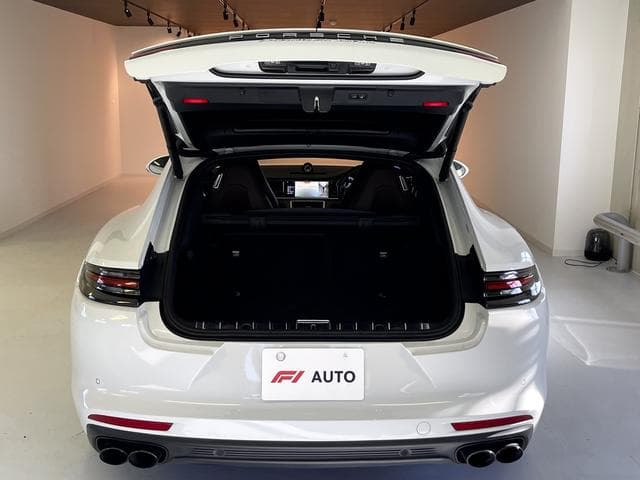 Porsche Panamera Turbo Goo-net stock photo 27