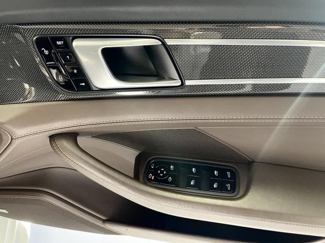 Porsche Panamera Turbo Goo-net stock photo 33