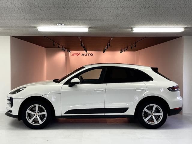 Porsche Macan Goo-net stock photo 04