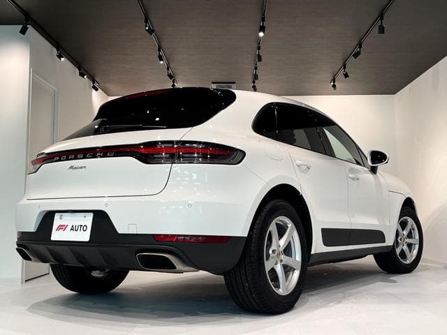 Porsche Macan Goo-net stock photo 08