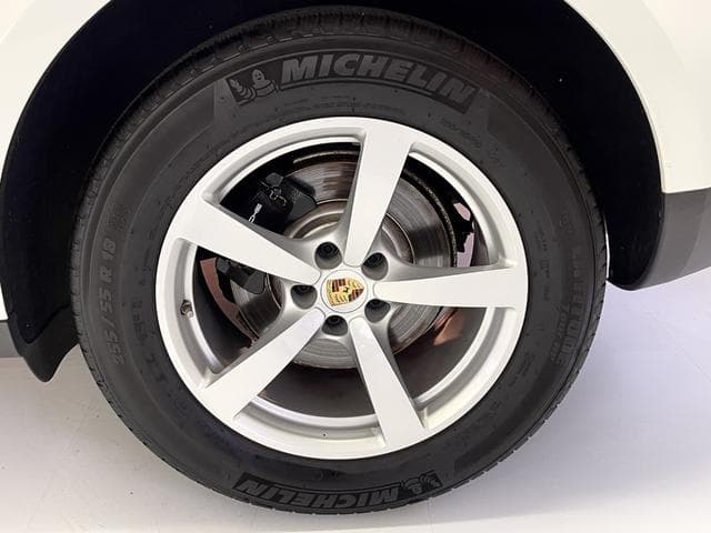 Porsche Macan Goo-net stock photo 20