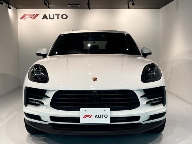 Porsche Macan Goo-net stock photo 23