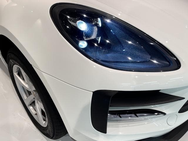 Porsche Macan Goo-net stock photo 26