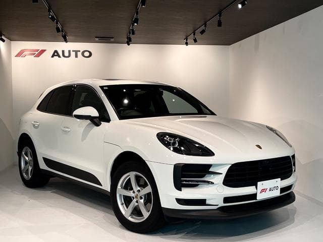 Porsche Macan Goo-net stock photo 27