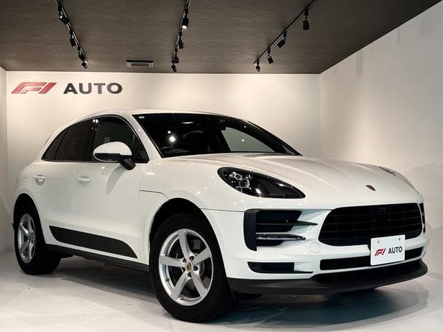 Porsche Macan Goo-net stock photo 28