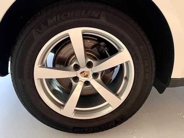 Porsche Macan Goo-net stock photo 29