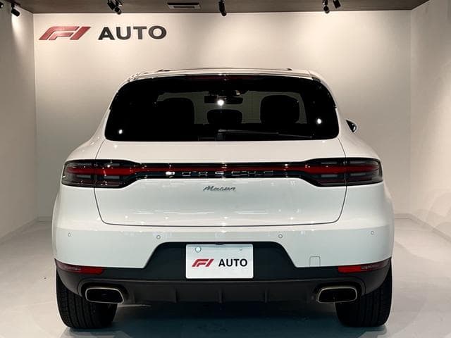 Porsche Macan Goo-net stock photo 31