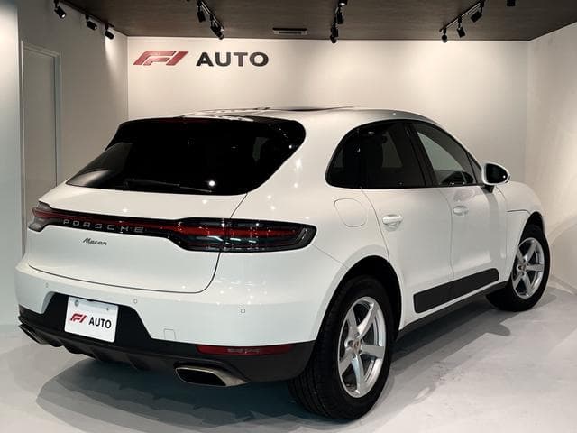 Porsche Macan Goo-net stock photo 33