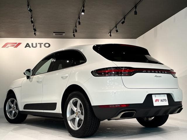 Porsche Macan Goo-net stock photo 35