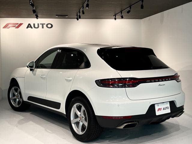 Porsche Macan Goo-net stock photo 36
