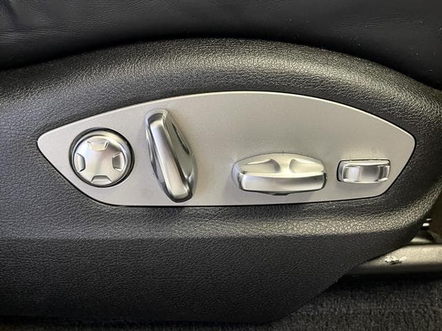 Porsche Macan Goo-net stock photo 38