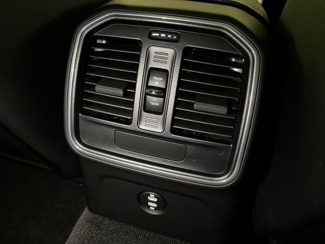 Porsche Macan Goo-net stock photo 44
