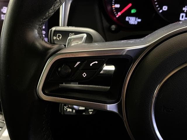 Porsche Macan Goo-net stock photo 45