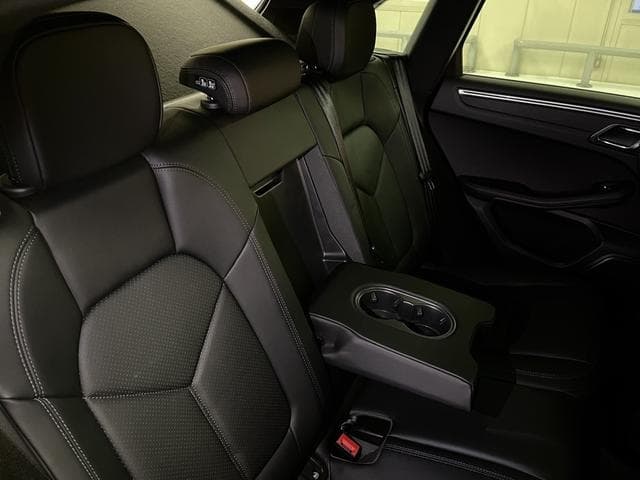 Porsche Macan Goo-net stock photo 63